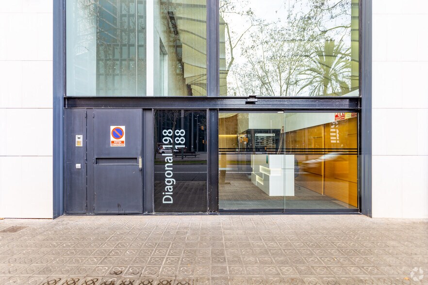 Carrer de la Ciutat de Granada, 178, Barcelona, Barcelona to rent - Building Photo - Image 2 of 9