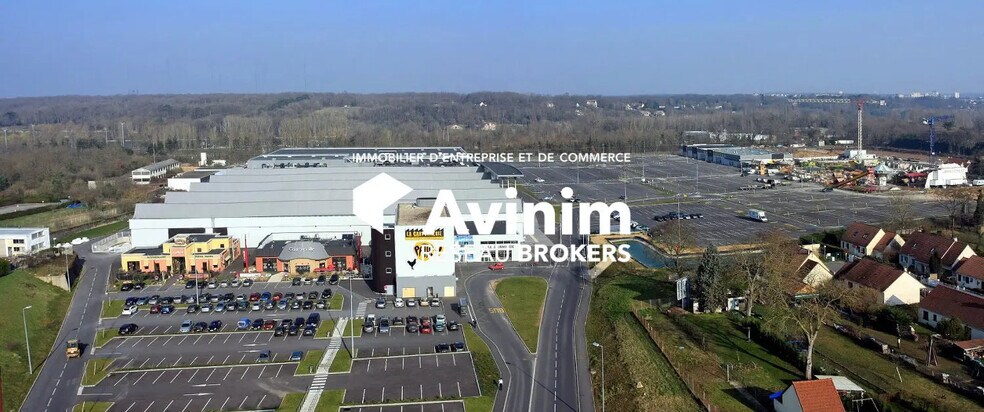 Retail in Dammarie-les-Lys to rent - Aerial - Image 1 of 6