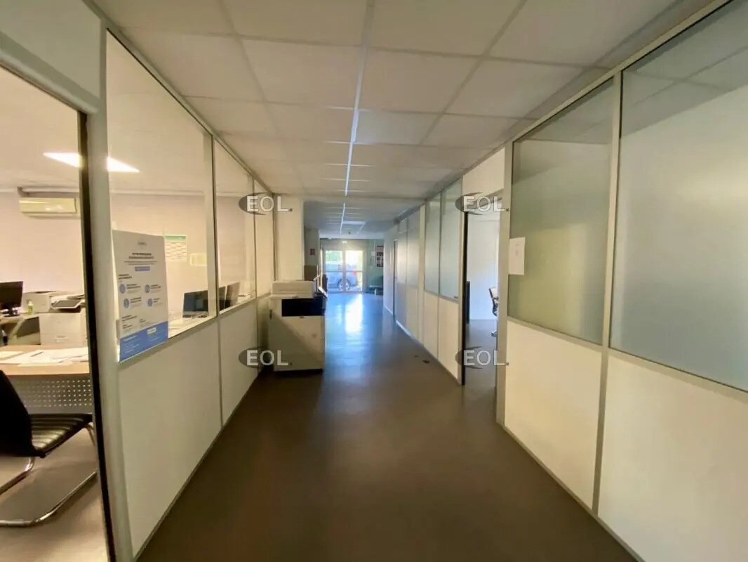 Office in Marseille to rent Building Photo- Image 1 of 7