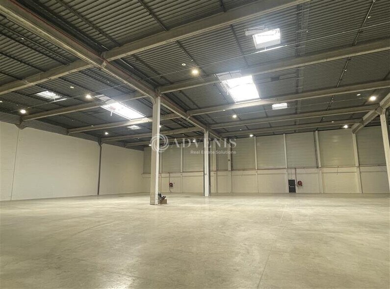 Industrial in Aulnay Sous Bois to rent - Interior Photo - Image 2 of 7