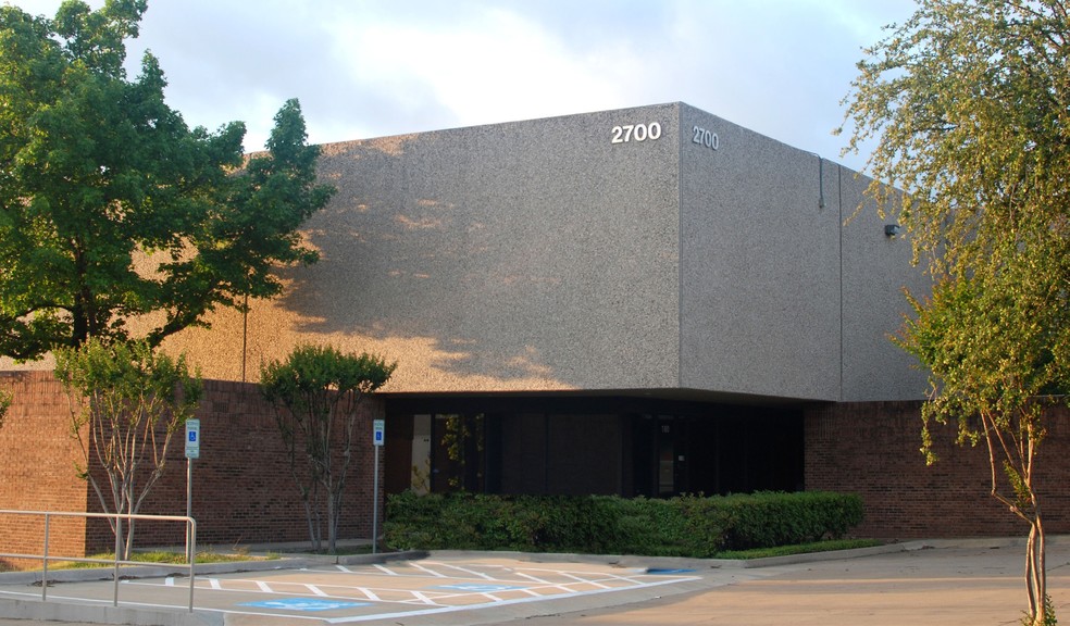 2700 Story Rd W, Irving, TX for rent - Building Photo - Image 2 of 6