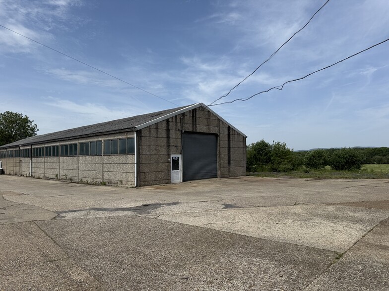 Unit 12 Ridge Farm, Horsham Road, Rowhook, Horsham to rent - Building Photo - Image 3 of 10