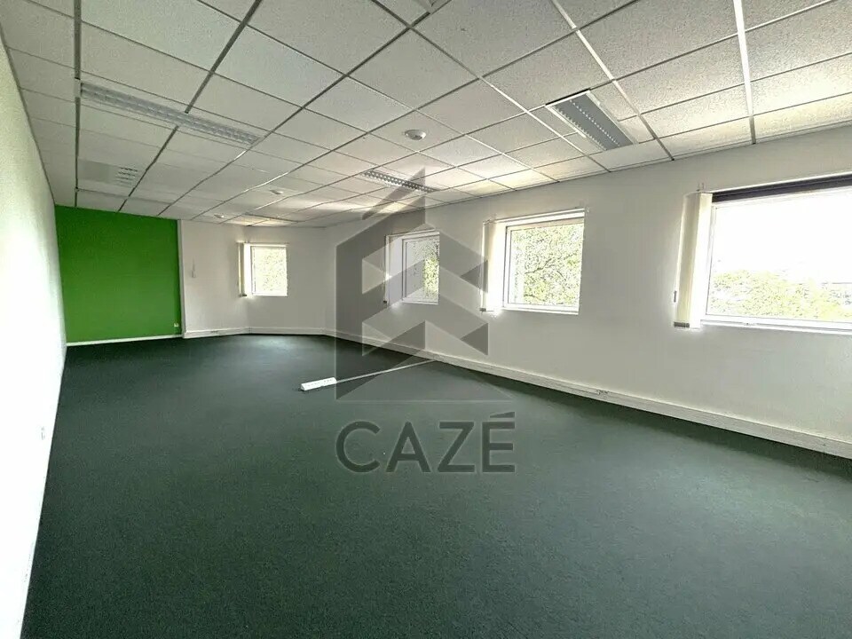 Office in Pessac to rent Interior Photo- Image 1 of 5