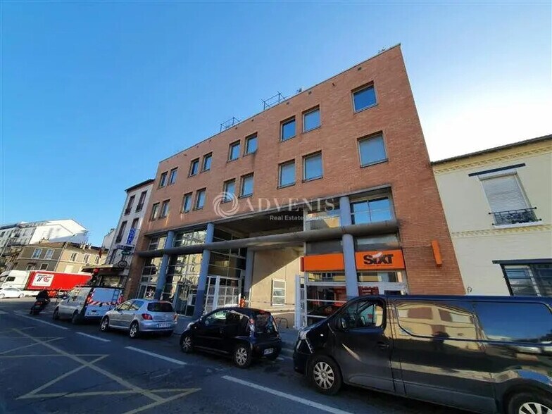 Office in Saint-Ouen-sur-Seine to rent - Building Photo - Image 1 of 8