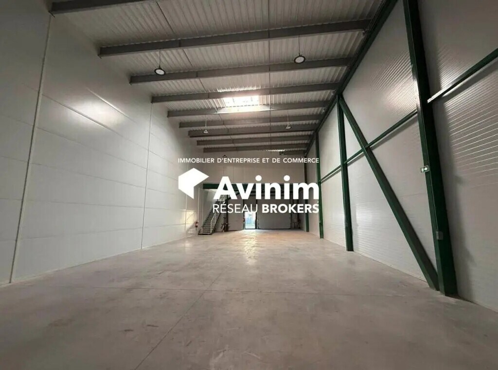 Location Entrepôt 315 m² - Photo 1
