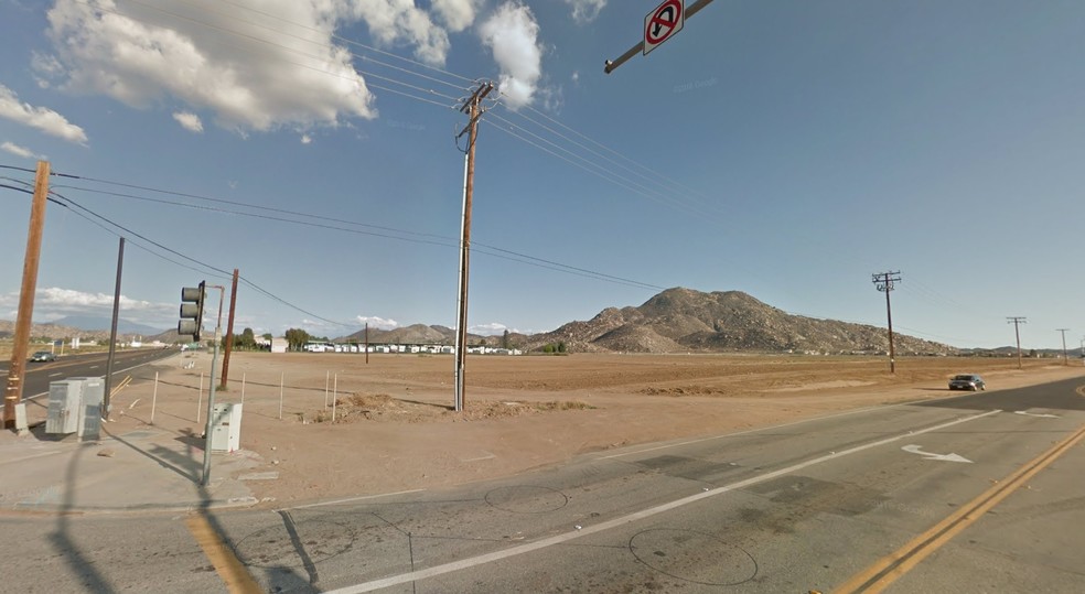 SEC Hwy 74 & Briggs Rd, Homeland, CA for rent - Primary Photo - Image 1 of 2