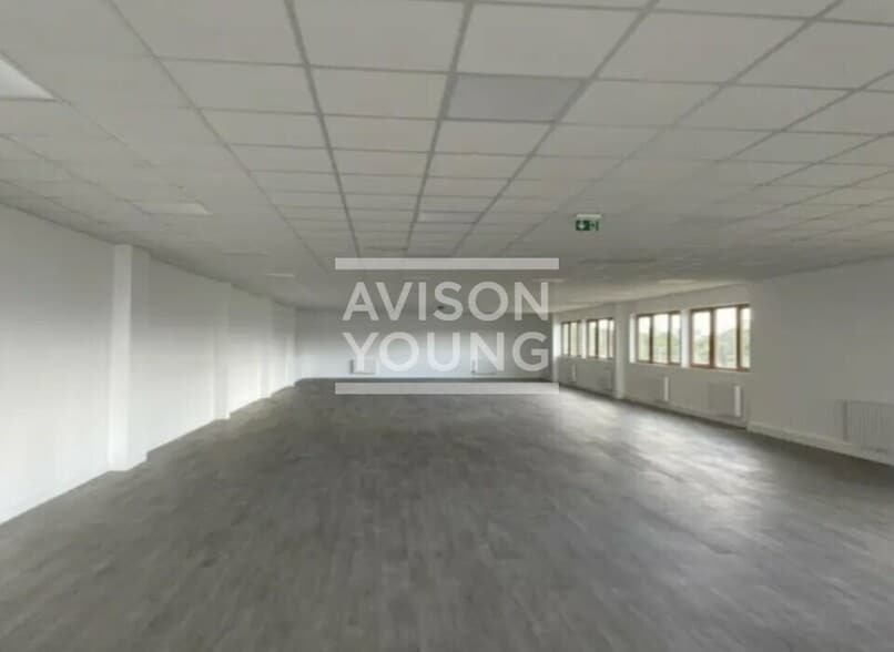 Industrial in Stains to rent - Interior Photo - Image 2 of 4