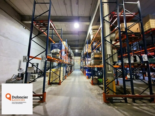 Location Entrepôt 239 m² à 900 m²