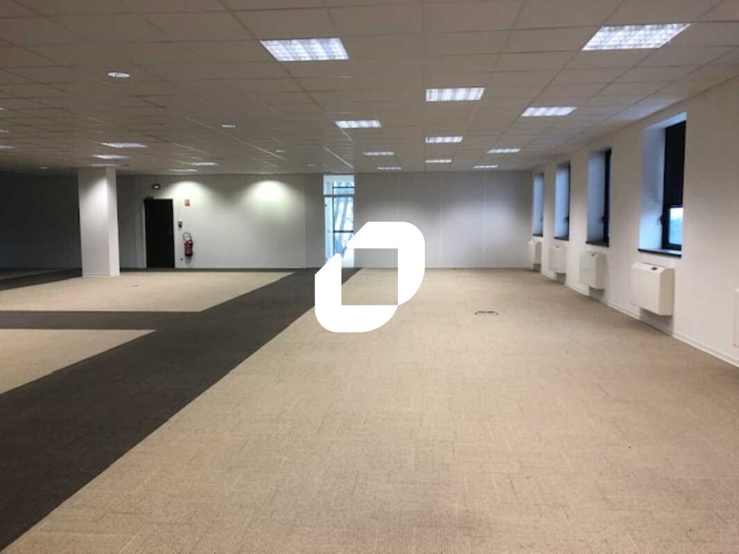 Office in SAINT-OUEN-L'AUMONE to rent Interior Photo- Image 1 of 8