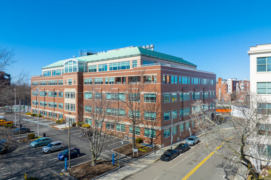 620 Memorial Dr, Cambridge, MA for rent - Building Photo - Image 1 of 4