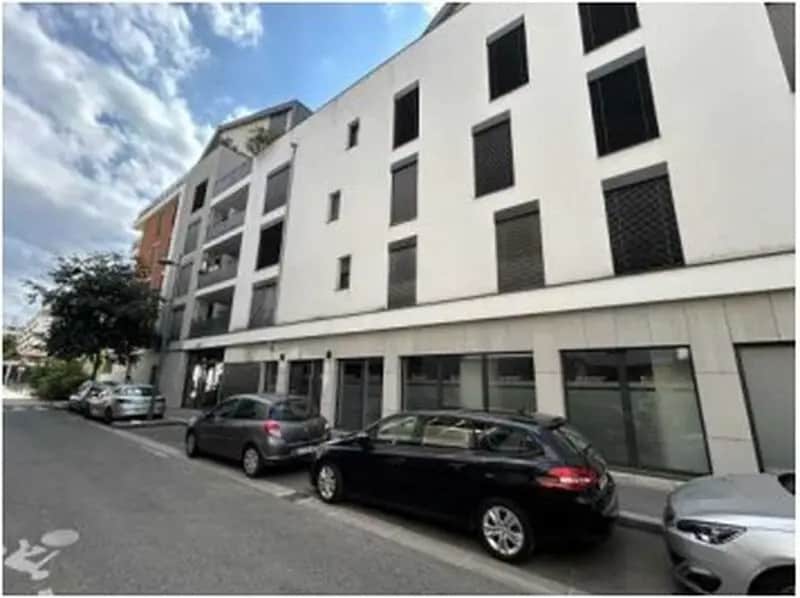 Office in Lyon to rent Building Photo- Image 1 of 11