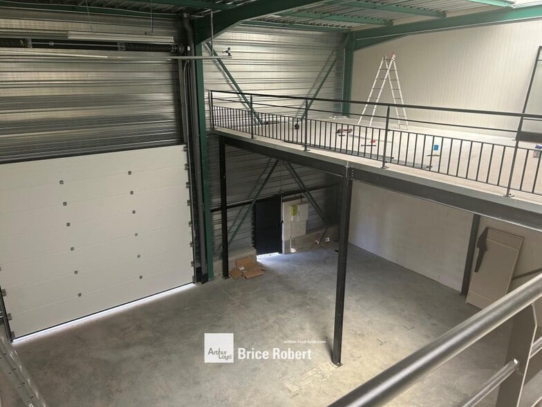 167 Rue De Guénas, Millery to rent - Interior Photo - Image 2 of 4