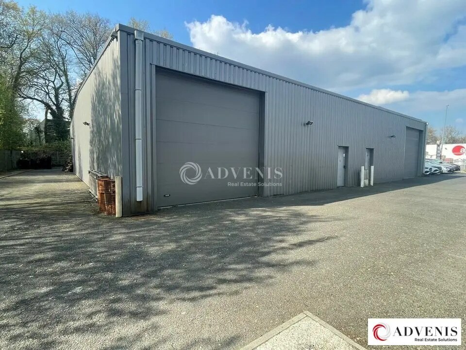 Location Local d'activités 300 m² - Photo 1
