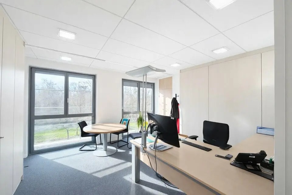 Office in Lyon to rent Interior Photo- Image 1 of 8