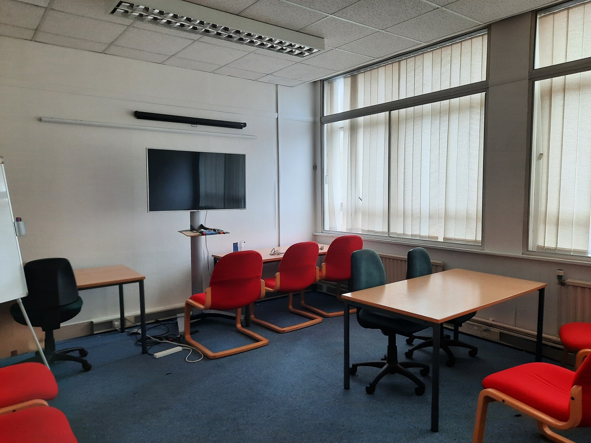 Commercial Street, Batley to rent Interior Photo- Image 1 of 2