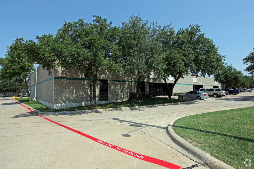 12901-12919 Valley Branch Ln, Farmers Branch, TX for rent - Primary Photo - Image 1 of 3