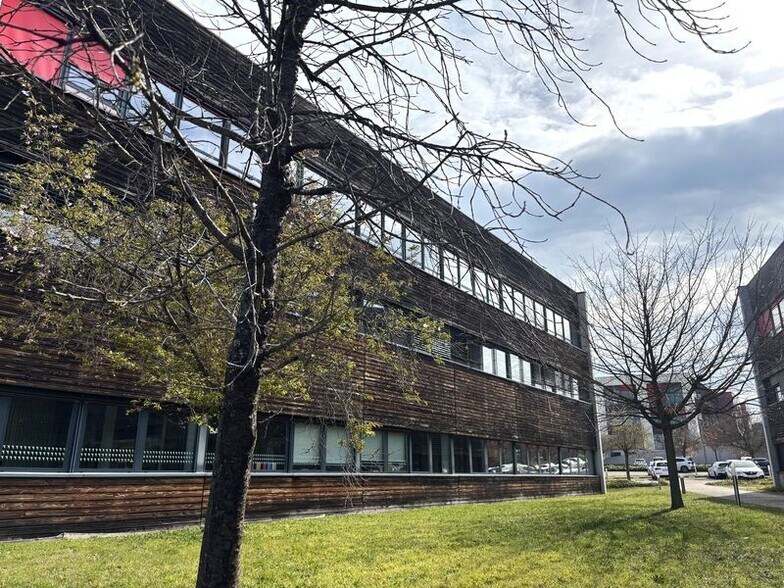 Office in Saint-Priest for sale - Building Photo - Image 2 of 7