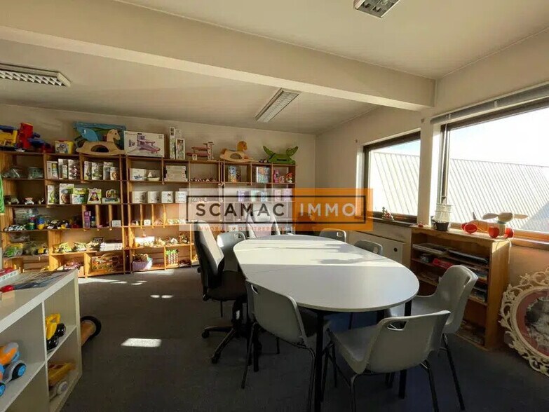 Industrial in L'HAY-LES-ROSES to rent - Interior Photo - Image 2 of 7