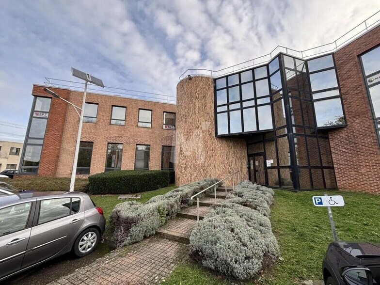 Office in Massy to rent - Building Photo - Image 1 of 11
