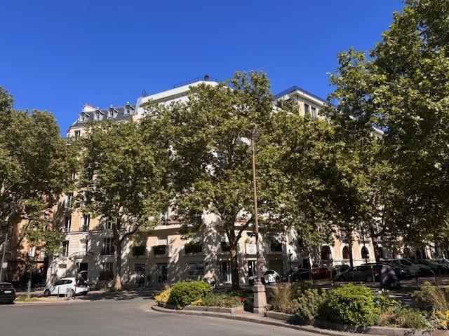 Build-to-Rent in Paris for sale - Building Photo - Image 2 of 8