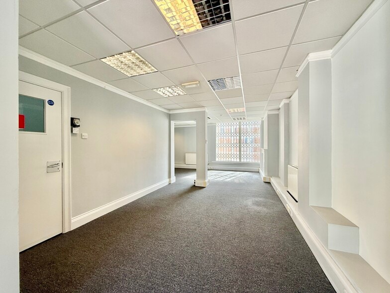6 Abington St, Northampton to rent - Building Photo - Image 2 of 3