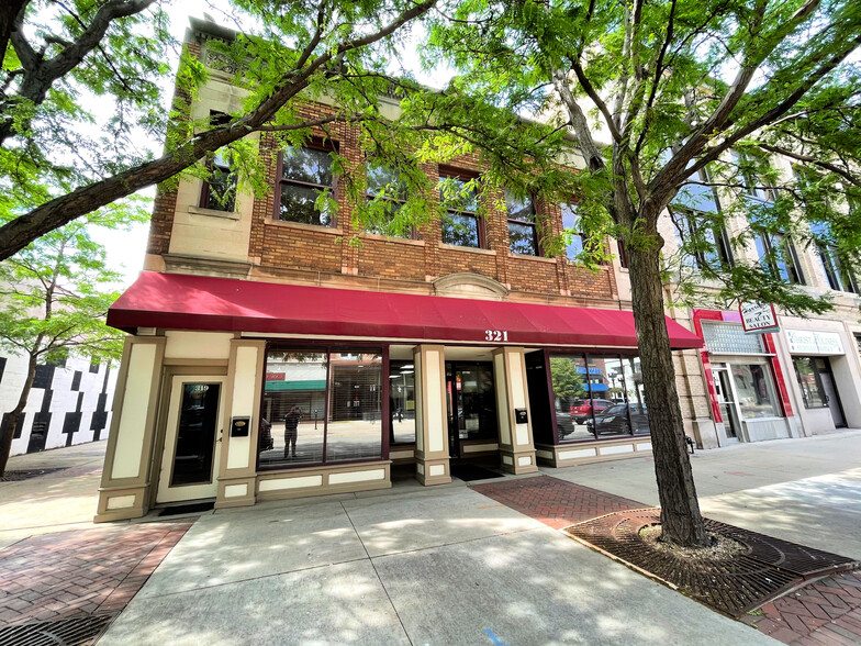 319 E 4th St, Waterloo, IA for sale - Primary Photo - Image 1 of 1