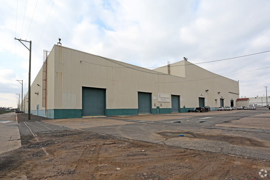 10 Industrial Hwy, Philadelphia, PA for rent - Building Photo - Image 3 of 7