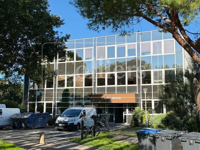 Office in Marseille to rent - Building Photo - Image 1 of 5