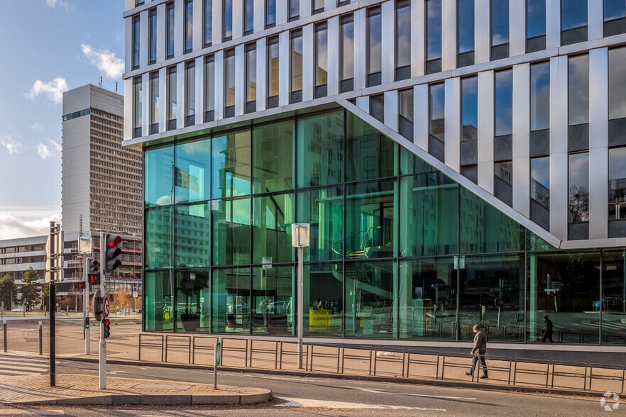 55 Place Nelson Mandela, Nanterre to rent - Building Photo - Image 3 of 13