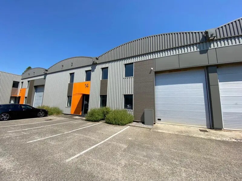 Light Industrial in Dardilly to rent Building Photo- Image 1 of 12