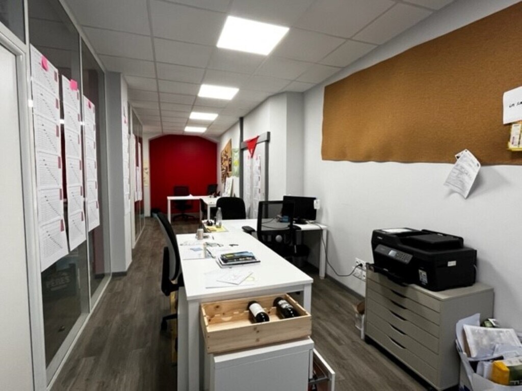 Location Bureaux 70 m² - Photo 1
