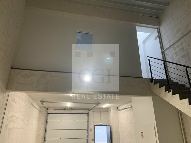Light Industrial in Fleurieu-sur-Saône to rent - Interior Photo - Image 2 of 8