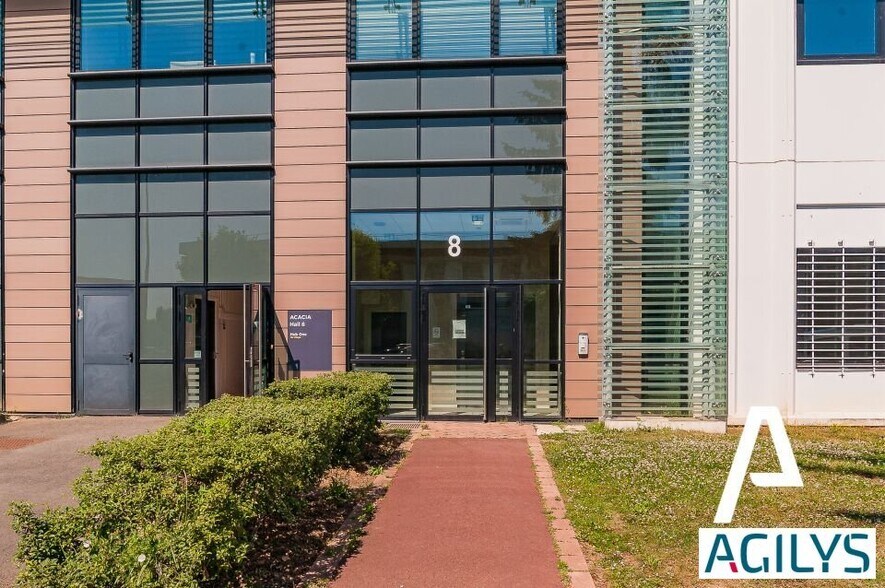 4 Avenue De La Baltique, Villebon-sur-Yvette to rent - Building Photo - Image 1 of 8