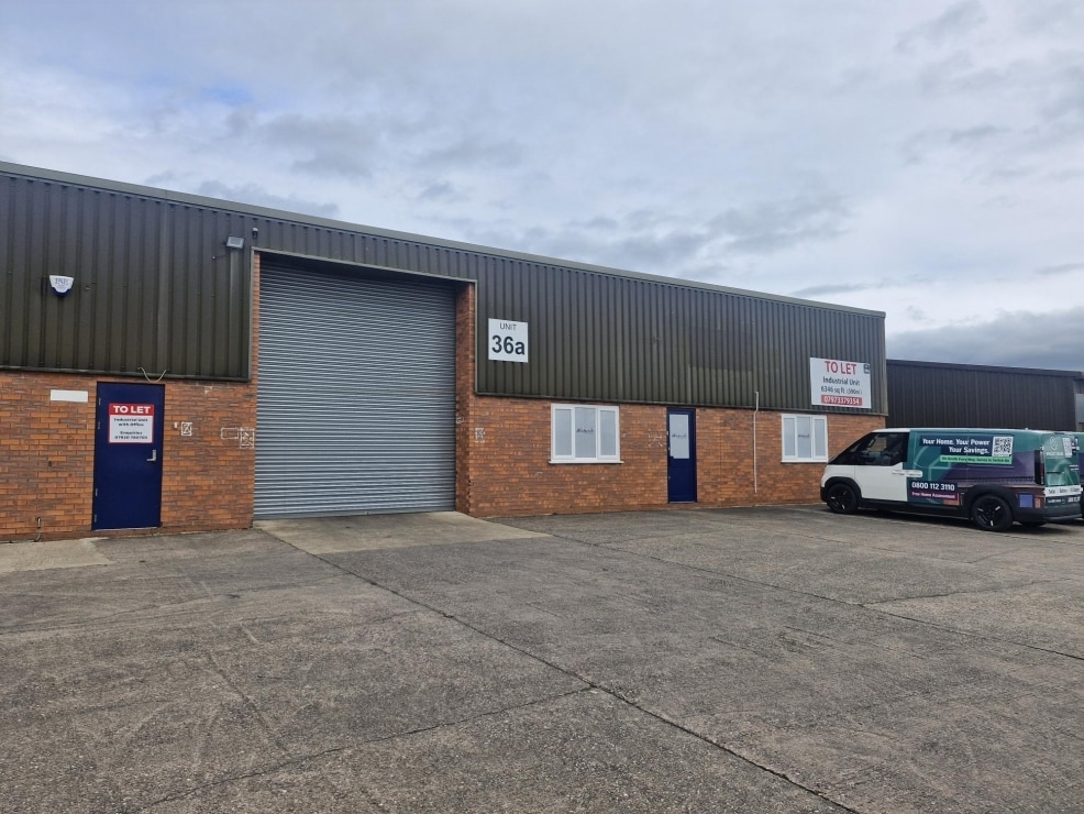 Colton Rd, Rugeley to rent Primary Photo- Image 1 of 3