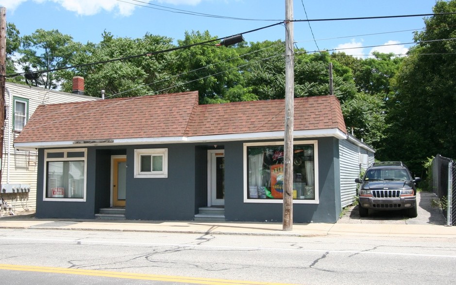 290-292 Bullocks Point Ave, East Providence, RI for sale - Building Photo - Image 1 of 1