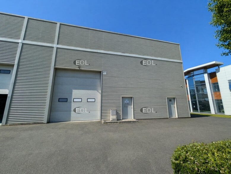 Industrial in Thiais to rent - Building Photo - Image 1 of 13