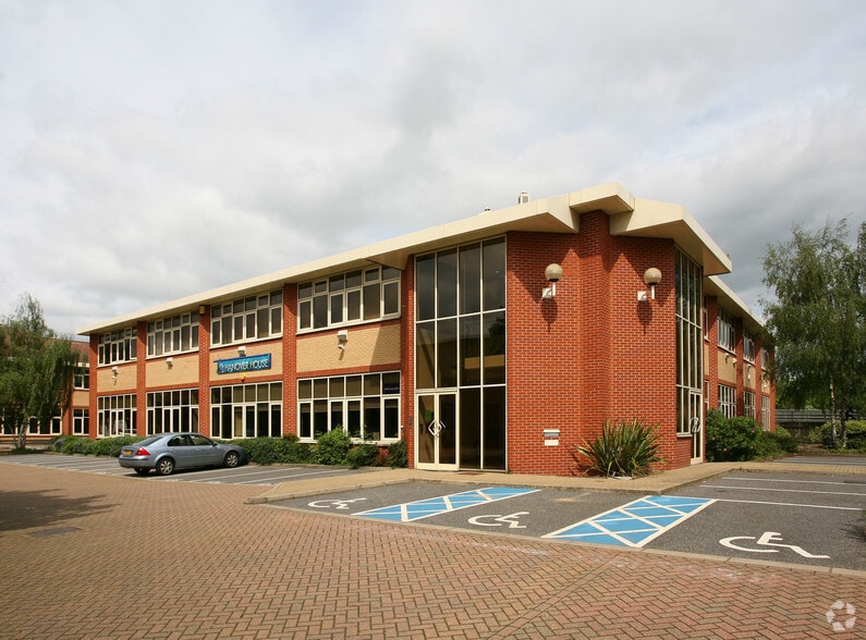 Britannia Rd, Waltham Cross to rent - Building Photo - Image 1 of 2