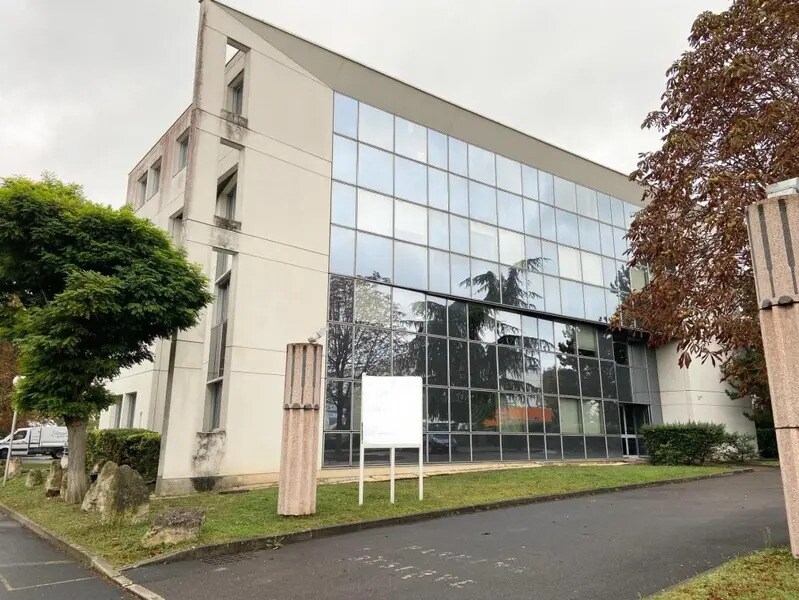 Office in Chatou for sale Building Photo- Image 1 of 15