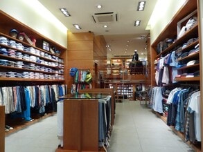 Retail in Barcelona, Barcelona to rent Interior Photo- Image 2 of 8