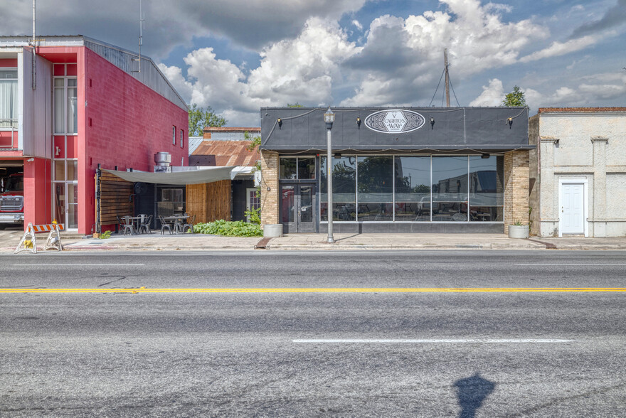 117 & 121 S. Getty Street, Uvalde, TX for sale - Primary Photo - Image 1 of 1