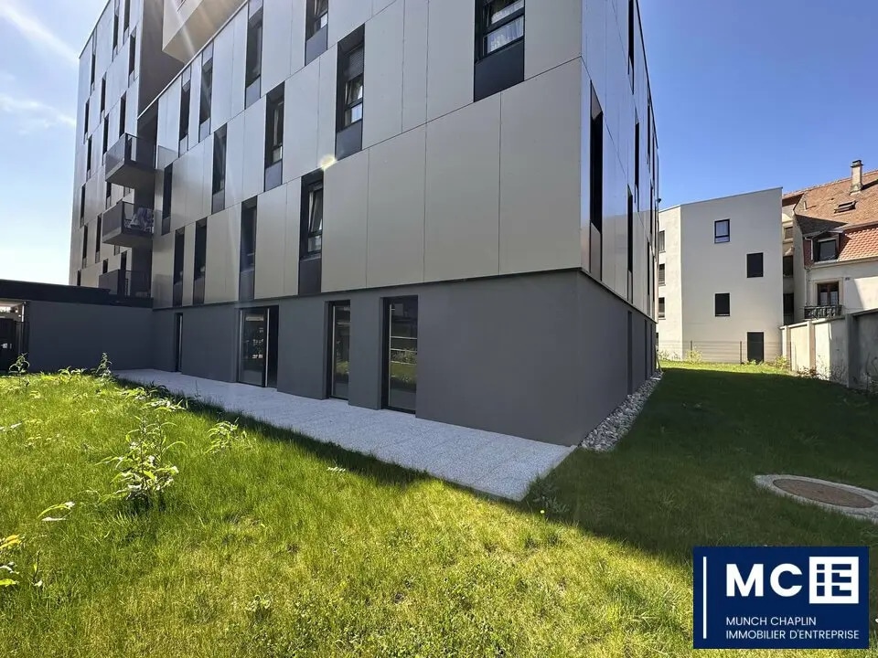 Location Commerce 300 m² - Photo 1