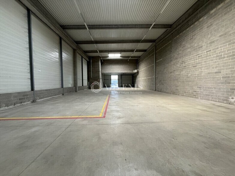 Light Industrial in Mitry-Mory to rent - Building Photo - Image 2 of 9