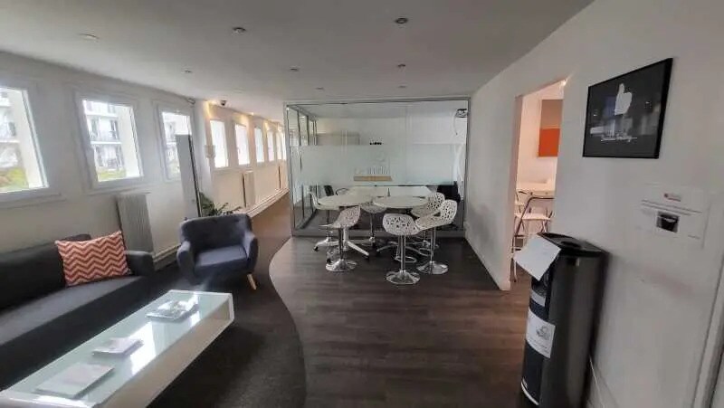 Office in Issy-les-Moulineaux to rent - Interior Photo - Image 3 of 12