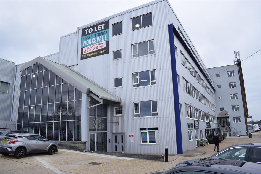 33-37 The Broadway, Loughton to rent - Building Photo - Image 2 of 31