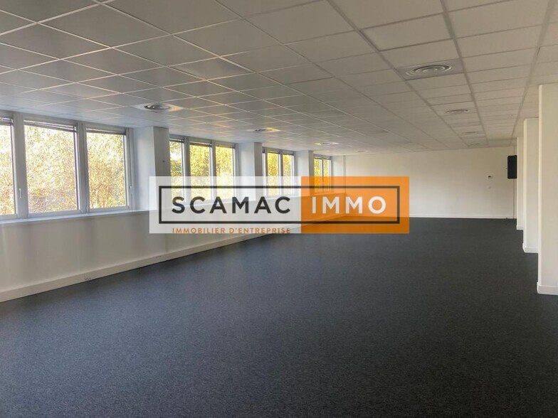 Office in Vélizy-Villacoublay to rent - Interior Photo - Image 2 of 10