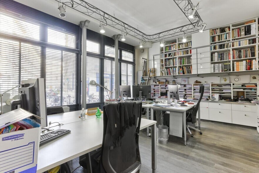 Office in Paris for sale - Building Photo - Image 2 of 9