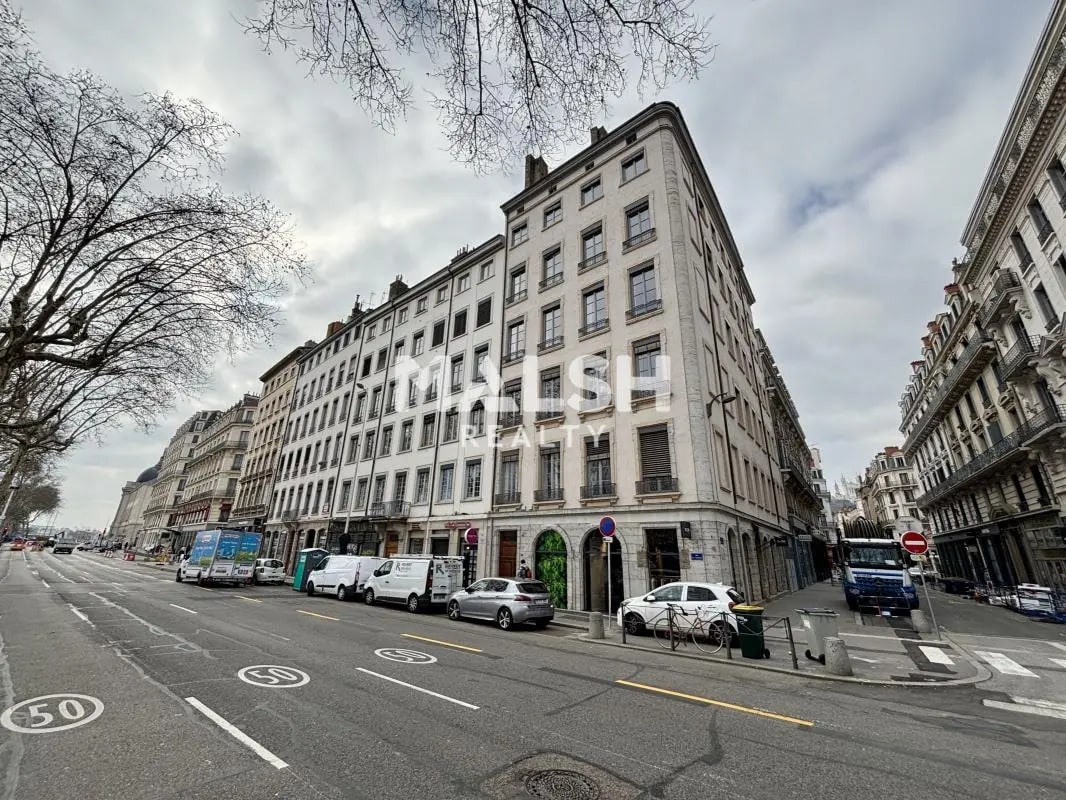 Office in Lyon for sale Building Photo- Image 1 of 9