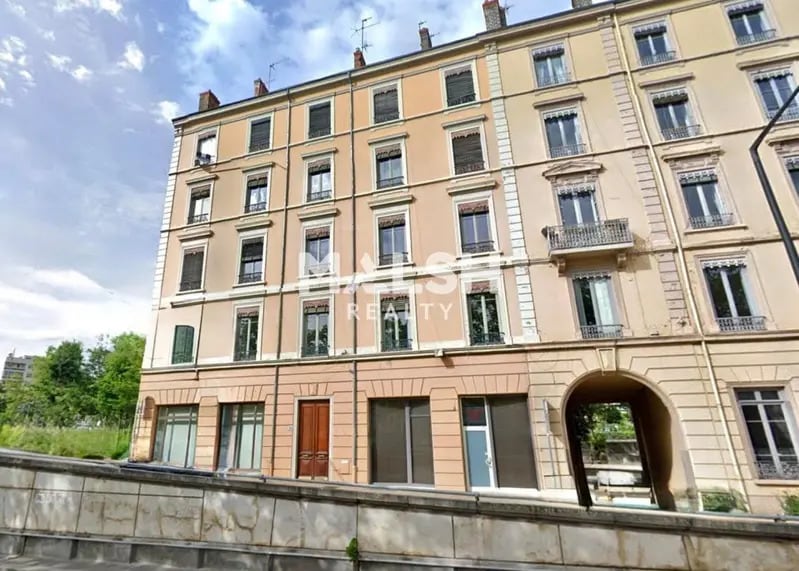 Office in Lyon for sale Building Photo- Image 1 of 9