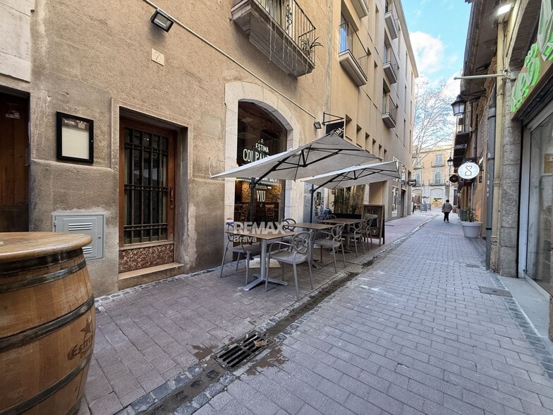 Retail in Figueres, Gerona to rent - Building Photo - Image 2 of 3
