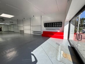 455 N Fairfax Ave, Los Angeles, CA for rent Building Photo- Image 2 of 7